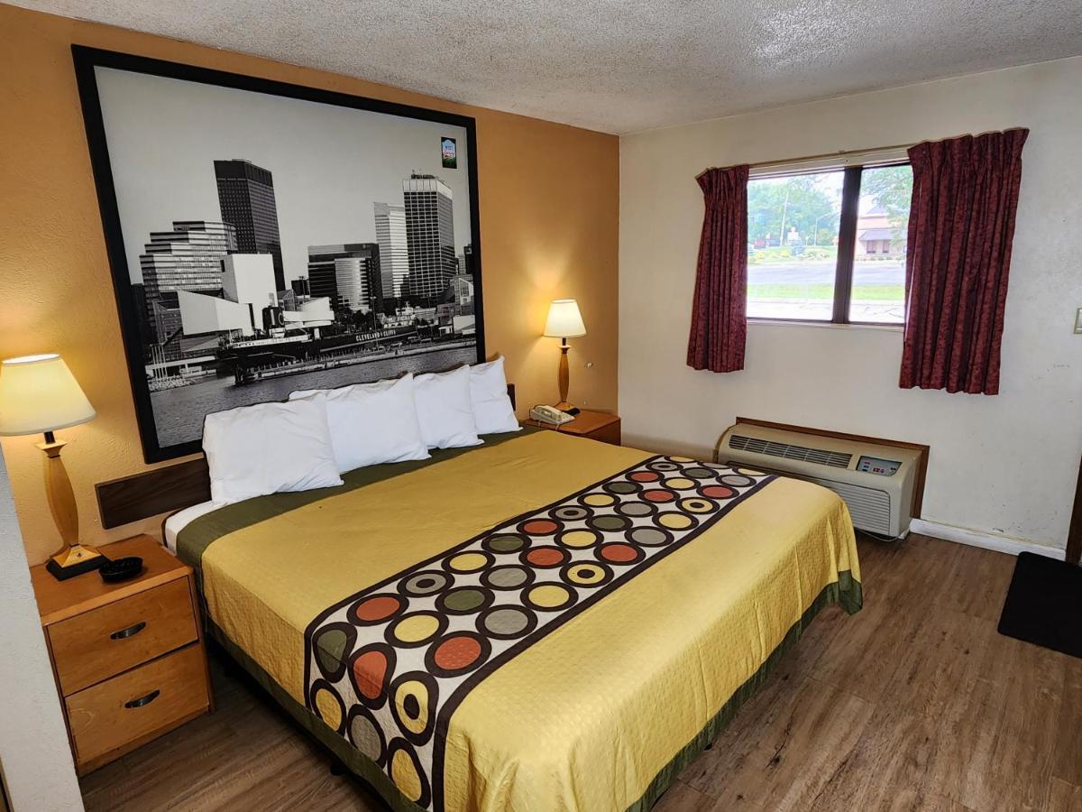 Westspring Inn - Westlake Cleveland Exterior photo